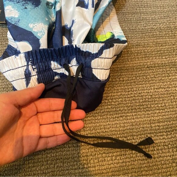 NEW North Face Women's Floral Printed Shorts Size M - Picture 8 of 9